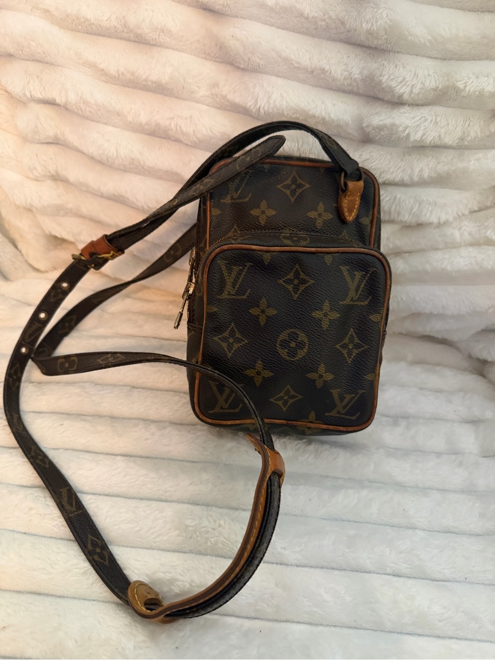 1990 Louis Vuitton Monogram Amazone Crossbody